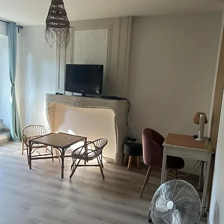 A L Ombre Du Tilleul Apartment *